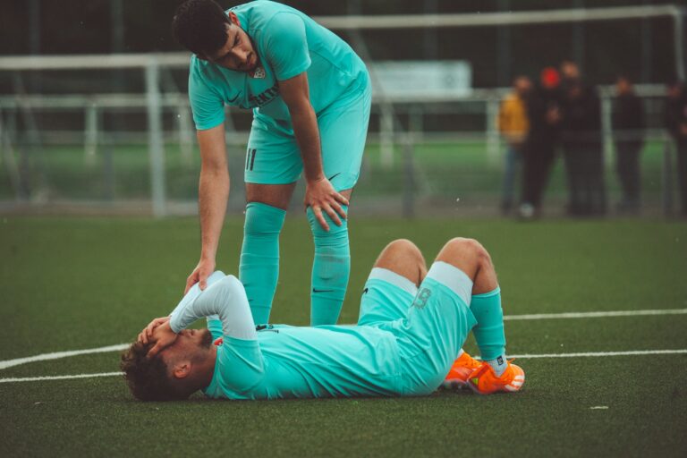 Sports Injuries: When Should You See a Chiropractor?